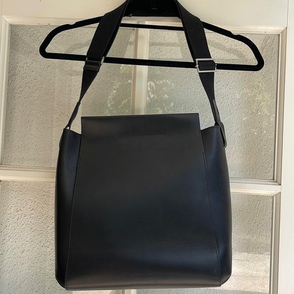 Everlane Handbags - Everlane Form Leather Bag